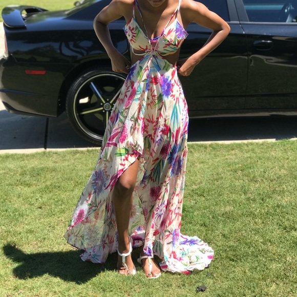 Springtime dress - Picture 3 of 3